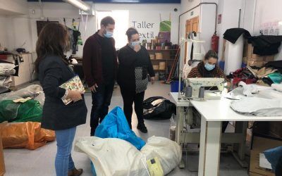 VISITA DE ISABEL PLAZA Y MIGUEL JURADO AL TALLER FORMATIVO «COSTURÍZATE»